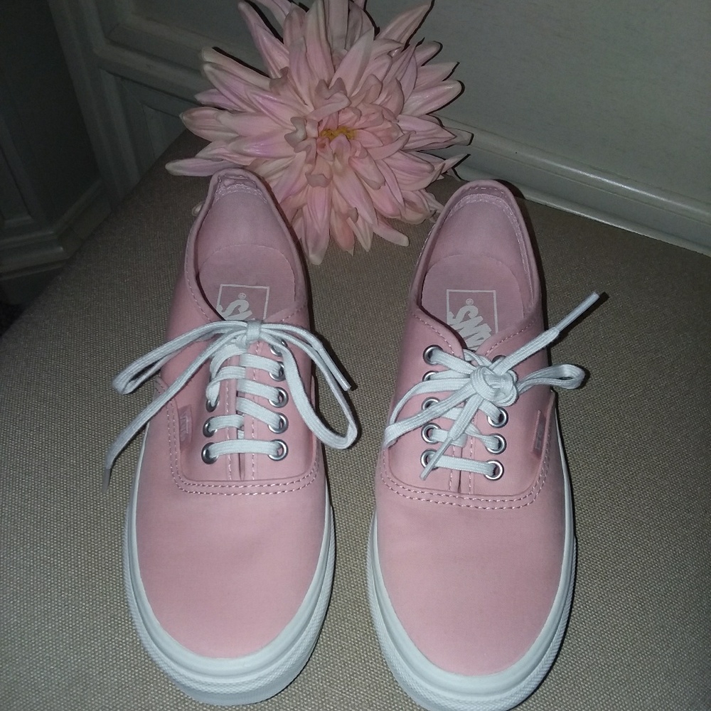 NWT women's vans size 5.5